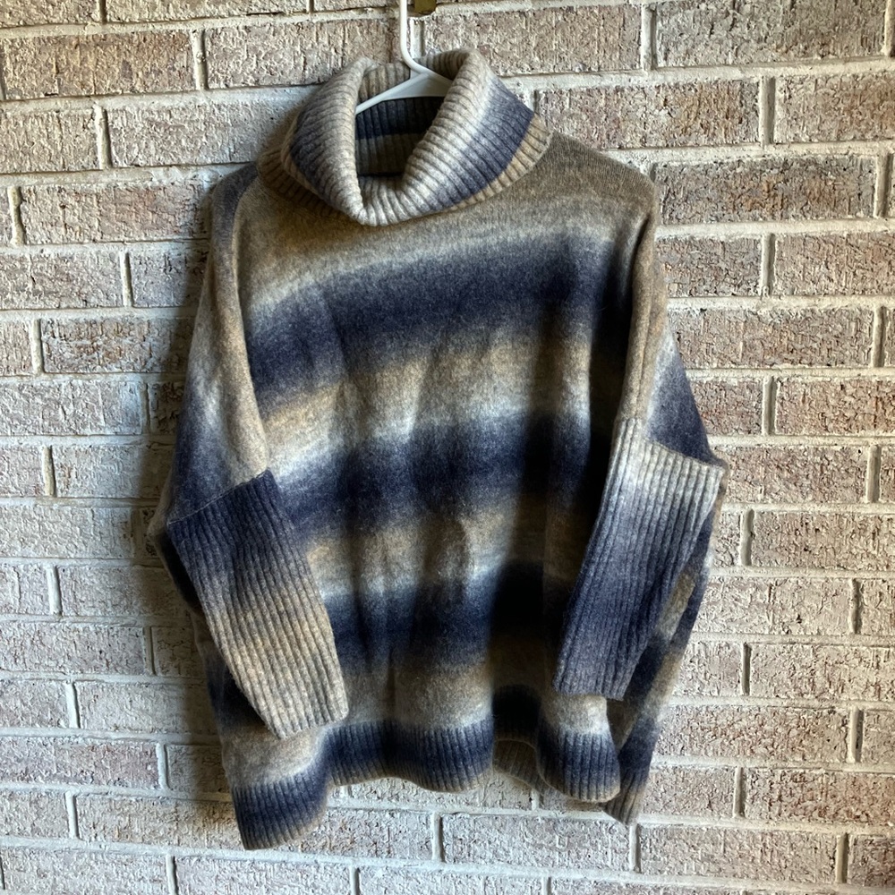 LOFT Turtleneck Sweater Oversized - Blue and Gray Gradient